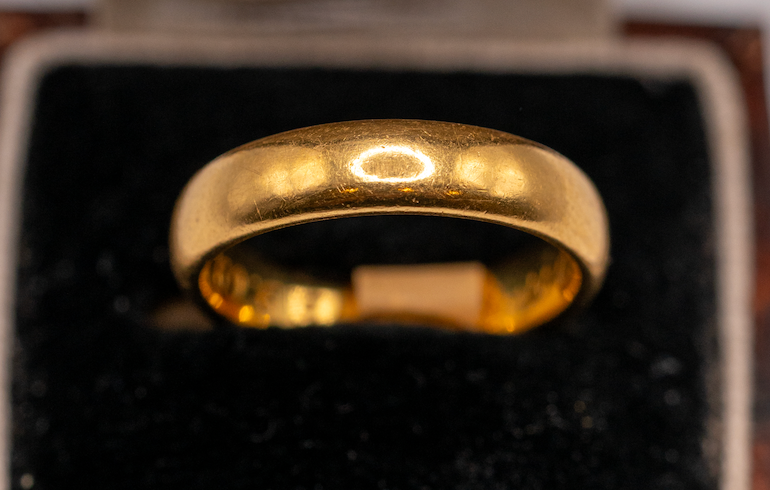 22k gold band